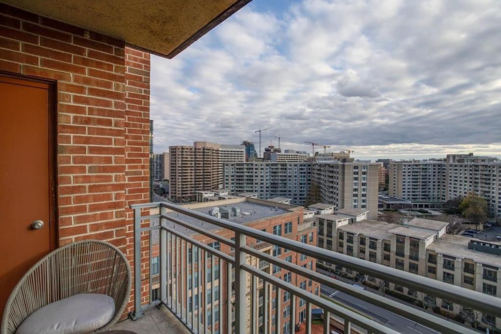 Fantastic 2 Bedroom Condo At Pentagon City Arlington Bagian luar foto