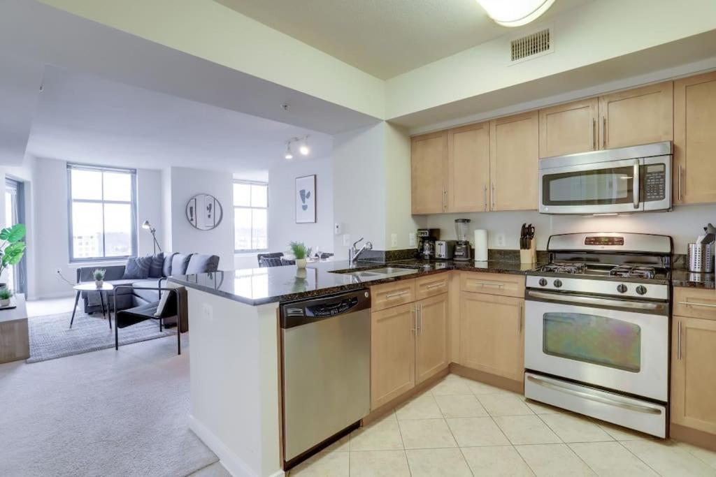 Fantastic 2 Bedroom Condo At Pentagon City Arlington Bagian luar foto