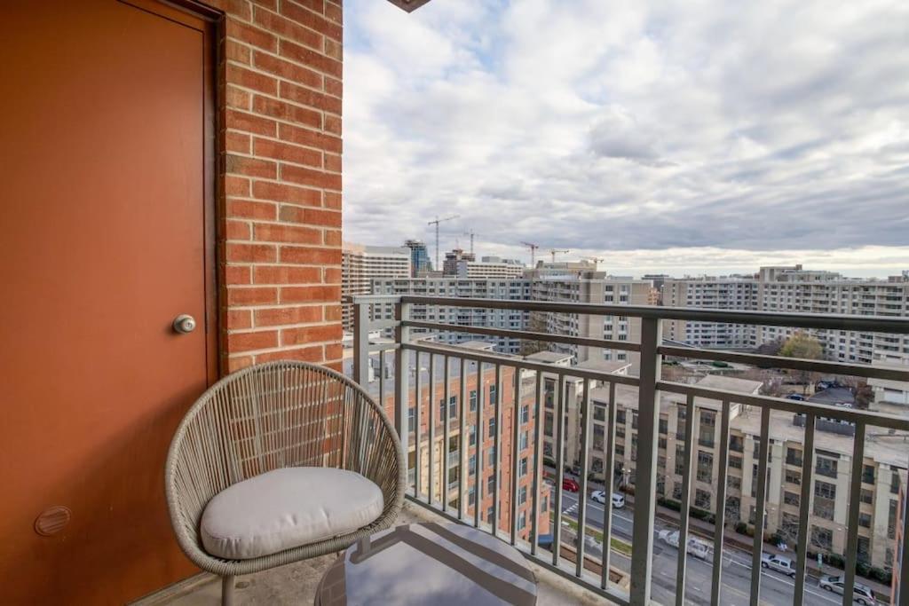 Fantastic 2 Bedroom Condo At Pentagon City Arlington Bagian luar foto