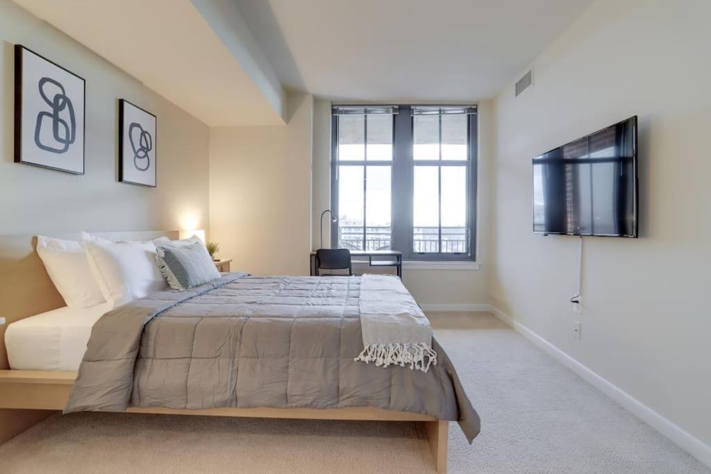 Fantastic 2 Bedroom Condo At Pentagon City Arlington Bagian luar foto